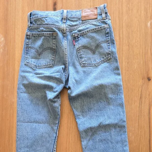 Levi’s Wedgie Straight Jeans | Size 24 | Raw Hem High Rise Vintage Wash - Picture 7 of 9